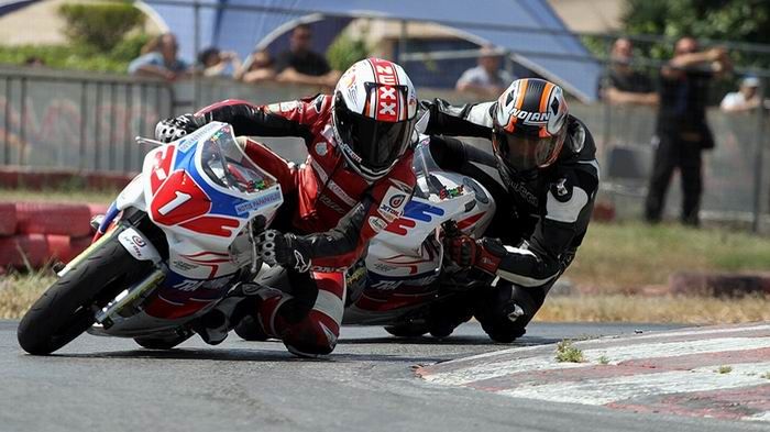 Συναρπαστικές αναμένονται οι μάχες στα κύπελλα MiniGP Cup & IMR Cup, με τον 2ο α Συναρπαστικές αναμένονται οι μάχες στα κύπελλα MiniGP Cup & IMR Cup, με τον 2ο αγώνα του 1ου, και τον 3ο του 2ου να γίνονται στα Μέγαρα, 13 Ιουλίου.